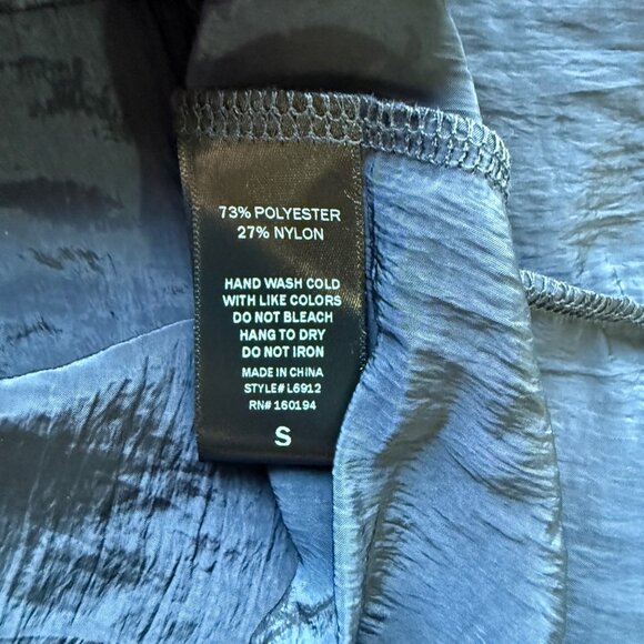 By Together Womens Crinkle V-Neck 3/4 Sleeve Top Navy Size Small - Picture 4 of 4